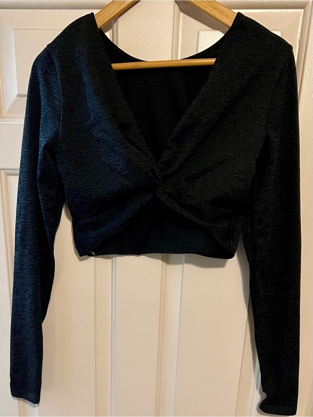 JoyLab Charcoal Black Textured Twist Back Long Sleeve Crop Top - Size L